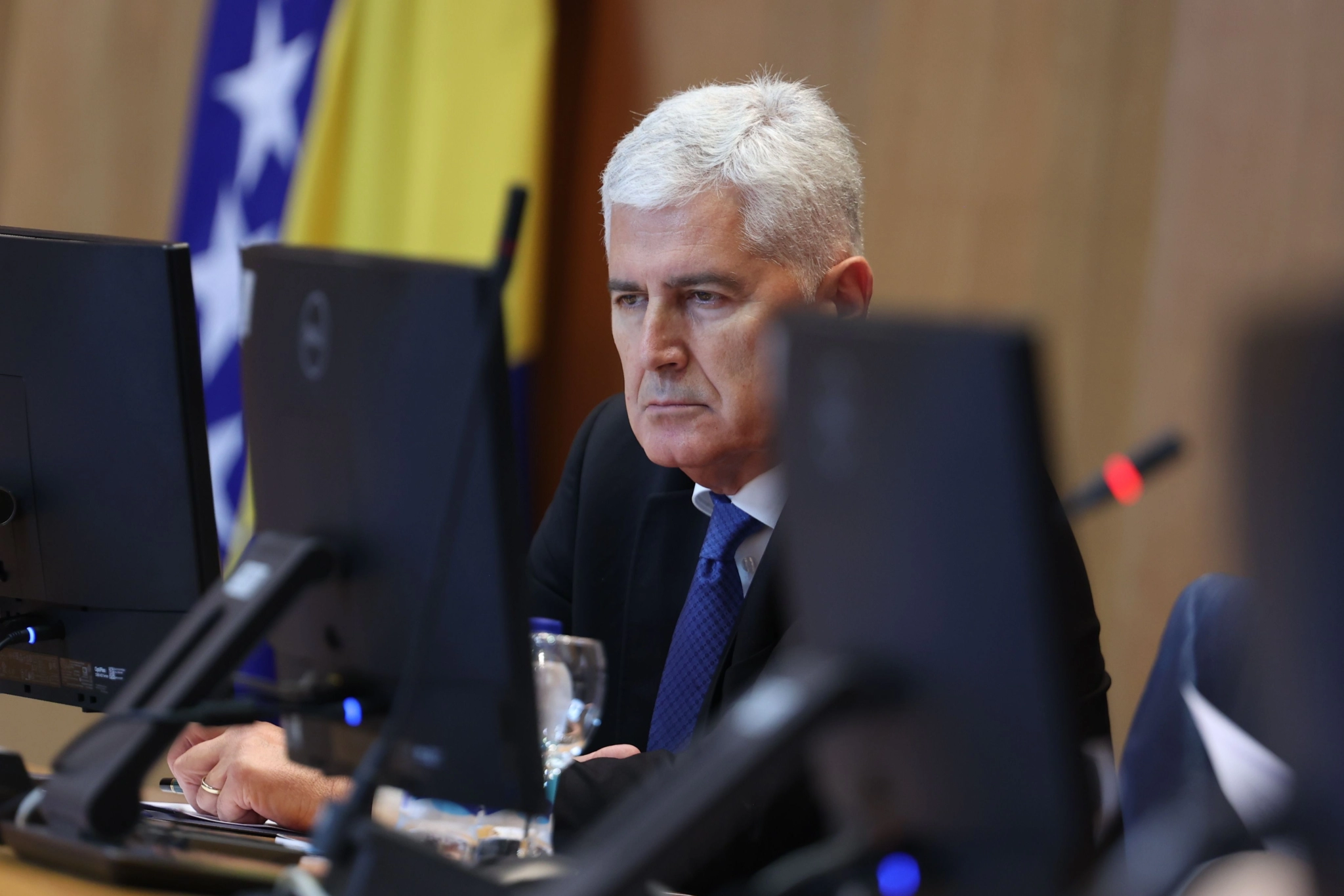 SNSD blokadama sprječava vlastite smjene, SDA sprječava prijedloge drugih stranaka, a HDZ BiH sprječava glasanje o vlastitom zakonu?!